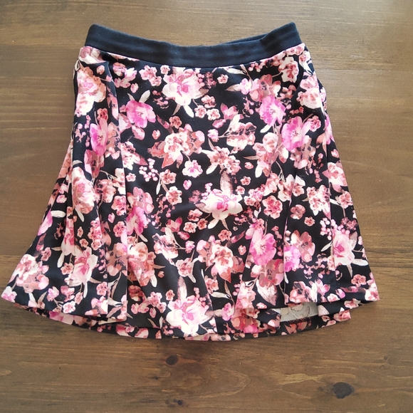 Floral mini skirt - Picture 1 of 6